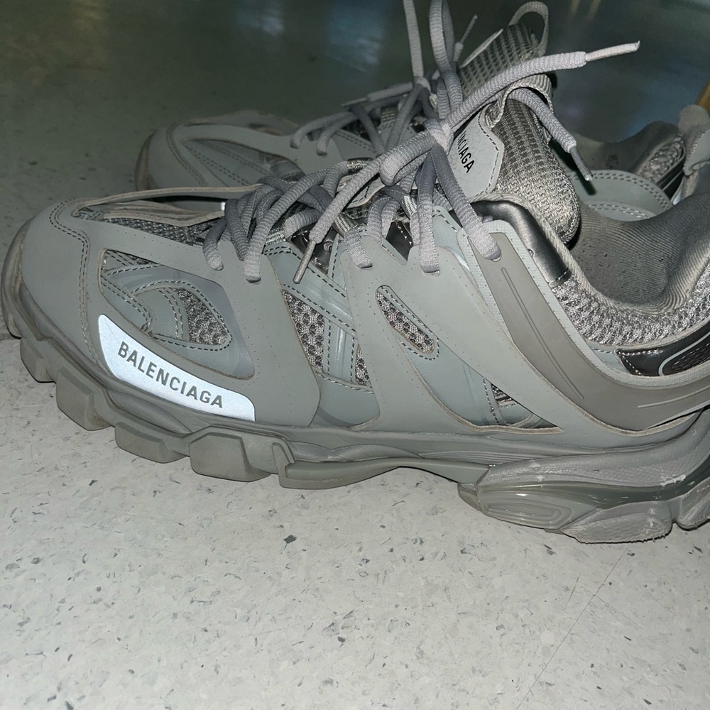 no box a little scuffed up good steal tho - Picture 4 of 4